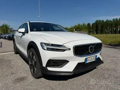 Usata Volvo V60 CC Business Edition 190 CV (139 kW) 2019 Bianco Station wagon