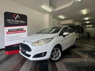 Usata Ford Fiesta Titanium 75 CV (55 kW) 2013 Bianco Berlina