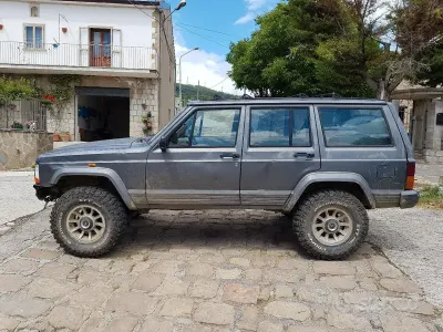 Usata Jeep Cherokee 80 CV (58 kW) 1990 Grigio SUV