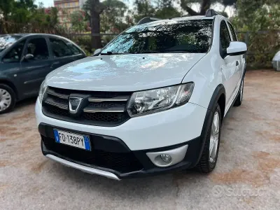 Usata Dacia Sandero Stepway 90 CV (66 kW) 2016 Grigio Berlina