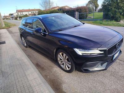 Usata Volvo V60 150 CV (110 kW) 2020 Nero Station wagon