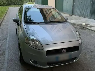 Usata Fiat Grande Punto 95 CV (69 kW) 2007 Argento Utilitaria