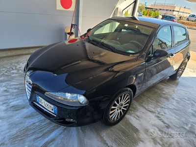 Usata Alfa Romeo 147 140 CV (102 kW) 2007 Nero Utilitaria