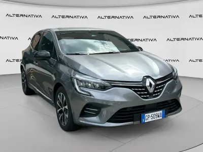 Usata Renault Clio V Techno 145 CV (106 kW) 2023 Grigio Utilitaria