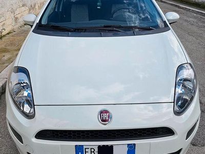 Usata Fiat Punto Street 69 CV (50 kW) 2015 Bianco Utilitaria