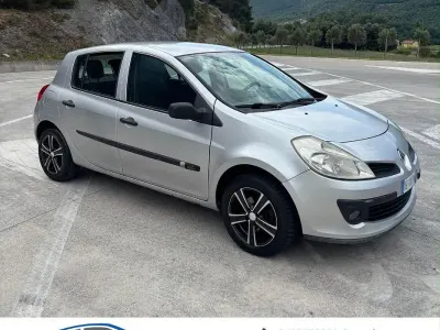 Usata Renault Clio II 68 CV (50 kW) 2006 Grigio Berlina