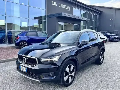 Usata Volvo XC40 Momentum 163 CV (119 kW) 2021 Nero SUV