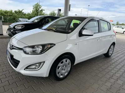 Usata Hyundai i20 Edition 84 CV (61 kW) 2014 Bianco Utilitaria