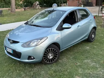 Usata Mazda 2 75 CV (55 kW) 2008 Blu Utilitaria