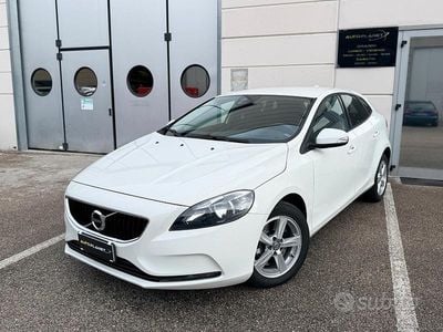 Usata Volvo V40 Kinetic 119 CV (87 kW) 2016 Bianco Berlina