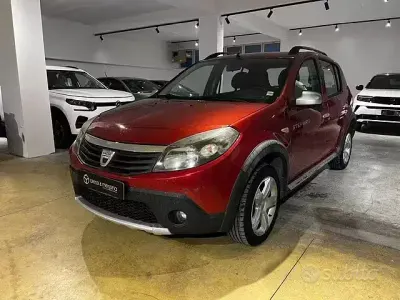 Usata Dacia Sandero Stepway 84 CV (61 kW) 2012 Rosso Berlina