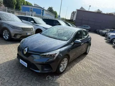 Usado Renault Clio V 91 CV (66 kW) 2021 Gris Berlina