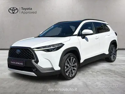 Usata Toyota Corolla Cross Lounge 197 CV (144 kW) 2022 Bianco SUV