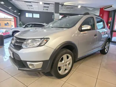 Gebraucht Dacia Sandero Stepway 90 PS (66 kW) 2014 Silber Limousine