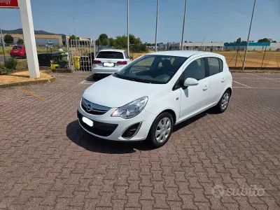 Usata Opel Corsa Cosmo 86 CV (63 kW) 2012 Bianco Utilitaria