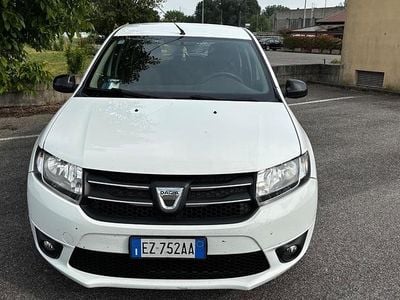 Gebraucht Dacia Sandero 72 PS (52 kW) 2015 Weiß Limousine