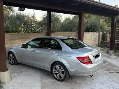 Usata Mercedes C220 170 CV (125 kW) 2008 Grigio Berlina
