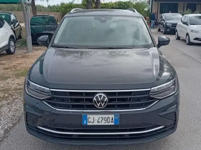 Usata VW Tiguan R-line 150 CV (110 kW) 2022 Grigio SUV