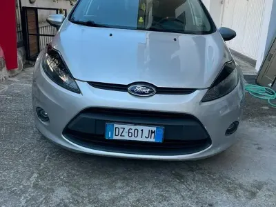 Usata Ford Fiesta 97 CV (71 kW) 2009 Grigio Berlina