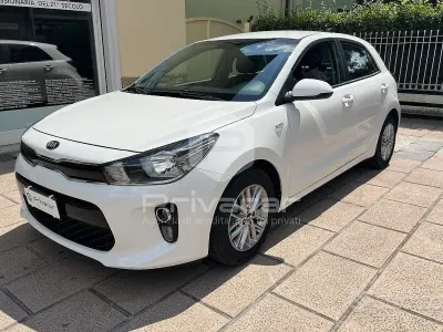 Usata Kia Rio 84 CV (61 kW) 2019 Bianco Utilitaria