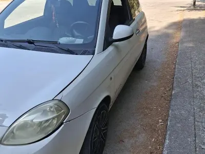 Usata Lancia Ypsilon 75 CV (55 kW) 2011 Bianco Utilitaria