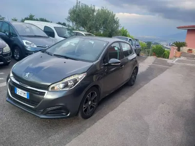 Usata Peugeot 208 Allure 75 CV (55 kW) 2016 Grigio Utilitaria