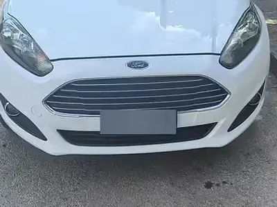 Usata Ford Fiesta 75 CV (55 kW) 2015 Bianco Utilitaria