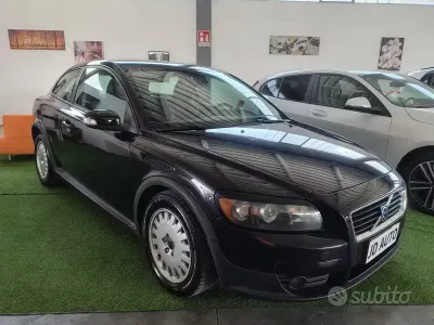 Usata Volvo C30 Momentum 136 CV (100 kW) 2009 Nero Utilitaria