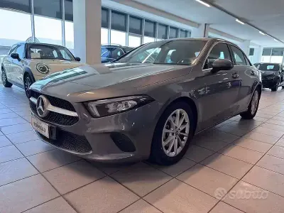 Usata Mercedes A180 136 CV (100 kW) 2020 Grigio Berlina