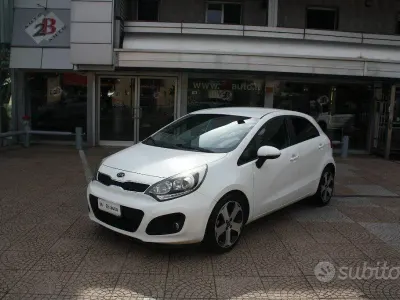Usata Kia Rio Active 84 CV (61 kW) 2014 Bianco Berlina
