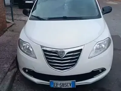 Usata Lancia Ypsilon 85 CV (62 kW) 2012 Utilitaria