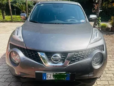 Usata Nissan Juke Tekna 110 CV (80 kW) 2015 Grigio SUV