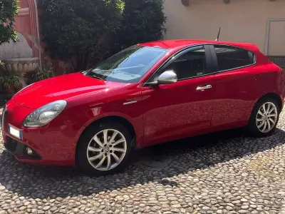 Usata Alfa Romeo Giulietta 120 CV (88 kW) 2018 Rosso Utilitaria
