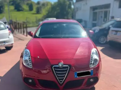 Usata Alfa Romeo Giulietta Exclusive 105 CV (77 kW) 2012 Rosso Utilitaria