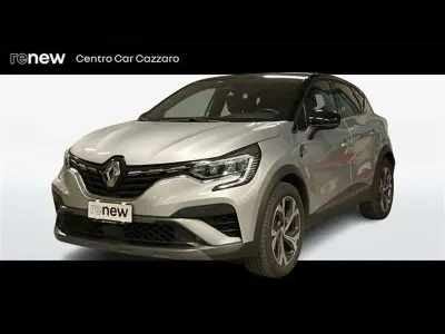 Usata Renault Captur RS Line 145 CV (106 kW) 2022 Grigio chiaro SUV