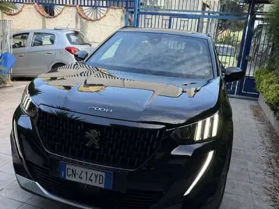 Usata Peugeot 2008 GT 131 CV (96 kW) 2023 SUV