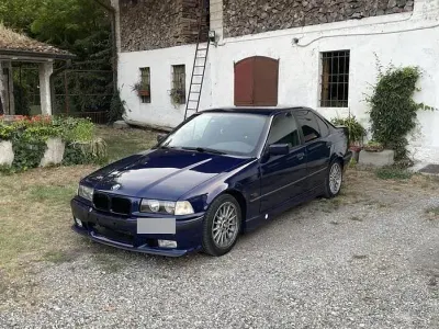 Usata BMW 318 115 CV (84 kW) 1996 Bluazzurro Berlina