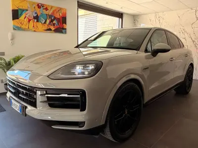 Nuova Porsche Cayenne 470 CV (345 kW) 2026 Gesso SUV