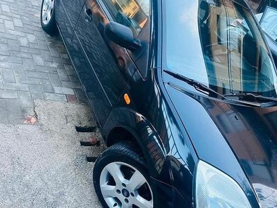 Usata Ford Fiesta 68 CV (50 kW) 2004 Nero Utilitaria