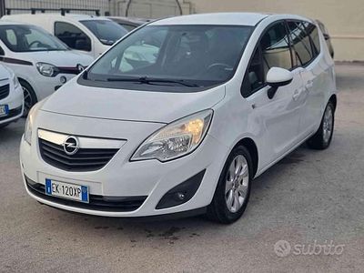 Usata Opel Meriva Cosmo 95 CV (69 kW) 2011 Bianco Monovolume