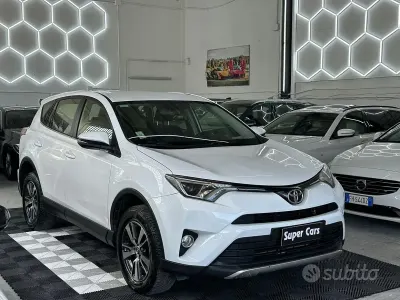 Usata Toyota RAV4 Active 124 CV (91 kW) 2016 Bianco SUV
