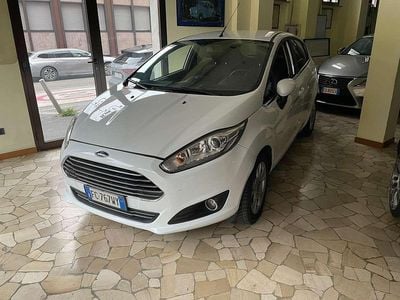 Usata Ford Fiesta Titanium 75 CV (55 kW) 2016 Bianco Utilitaria