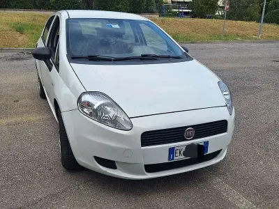 Usata Fiat Grande Punto S 75 CV (55 kW) 2011 Bianco Utilitaria