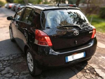 Usata Toyota Yaris Sol 69 CV (50 kW) 2009 Nero Utilitaria