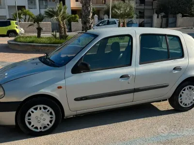 Usata Renault Clio II 64 CV (47 kW) 1999 Grigio Berlina