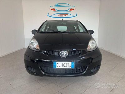 Usata Toyota Aygo 68 CV (50 kW) 2011 Grigio Utilitaria
