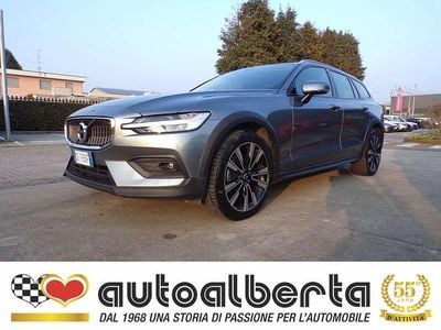 Usata Volvo V60 CC Business Edition 197 CV (144 kW) 2021 Grigio medio metallizzato Station wagon