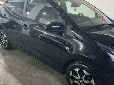 Usata Toyota Aygo 72 CV (52 kW) 2021 Nero Utilitaria