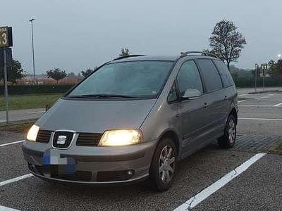 Usata Seat Alhambra Reference 140 CV (102 kW) 2010 Grigio Monovolume