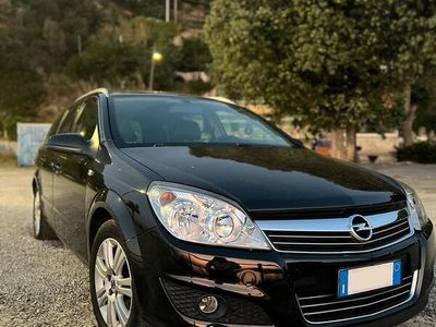 Usata Opel Astra 110 CV (80 kW) 2009 Nero Station wagon